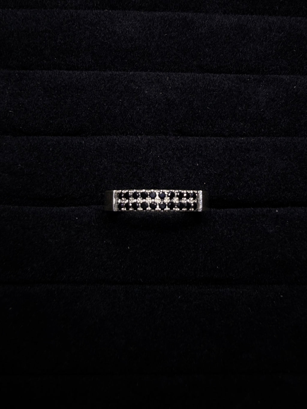 Anillo Pavé Doble de Spinela Negra Natural - Plata 950 | HADES