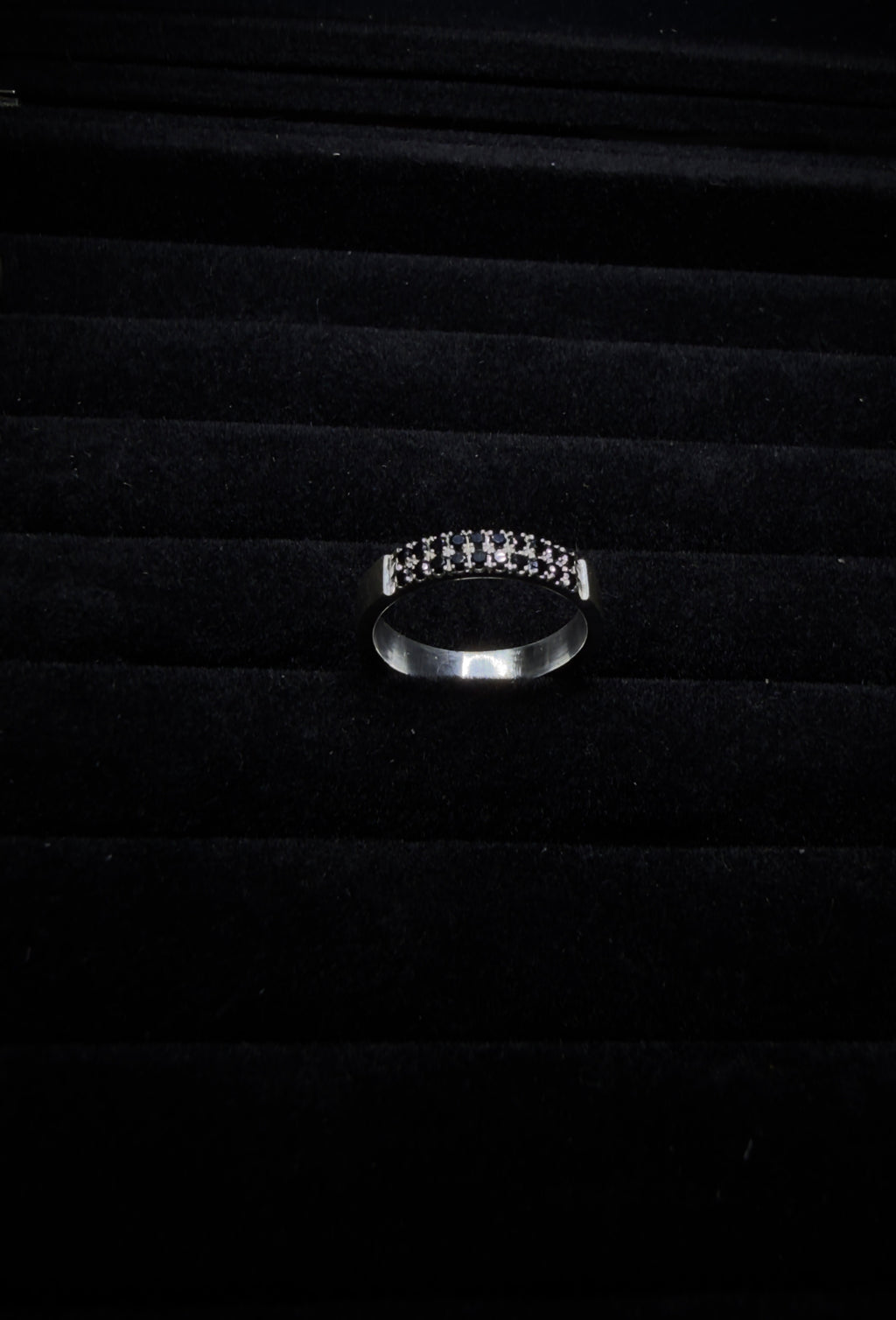 Anillo Pavé Doble de Spinela Negra Natural - Plata 950 | HADES